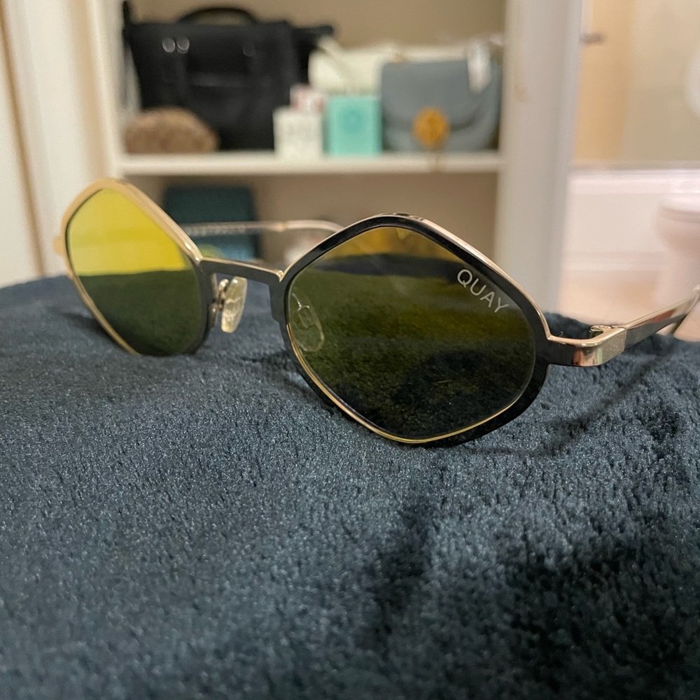 Quay ‘purple honey’ sunglasses